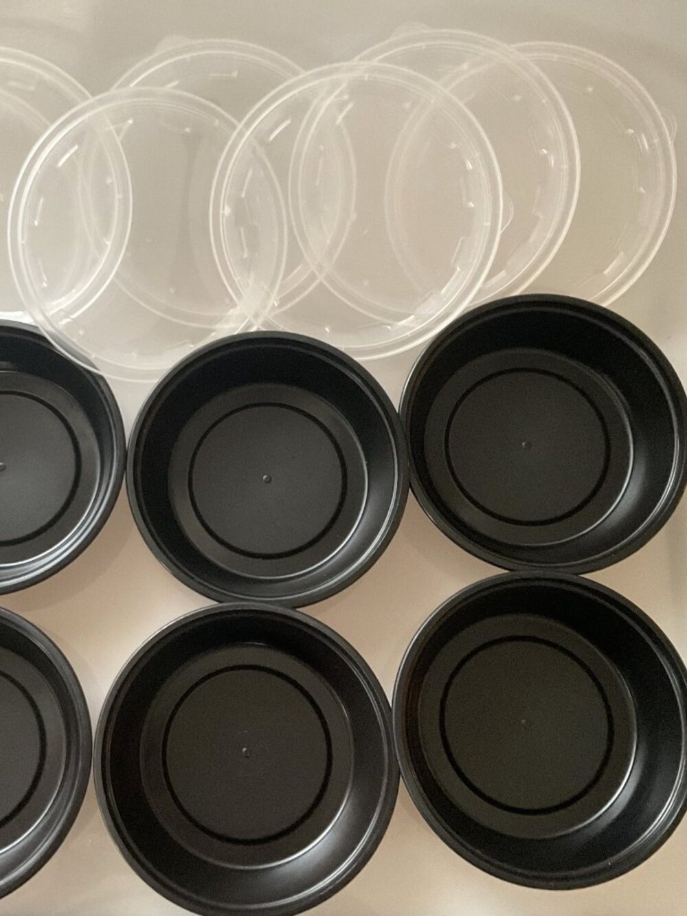 6-PACK ROUND BLACK FOOD CONTAINERS + CLEAR LIDS (CO-8245PP) USED ONCE LIKE NEW - Picture 5 of 9